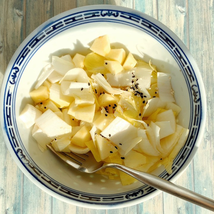 Salade endive pomme sésame