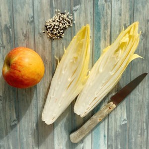 Endive, pomme, graines de sesame