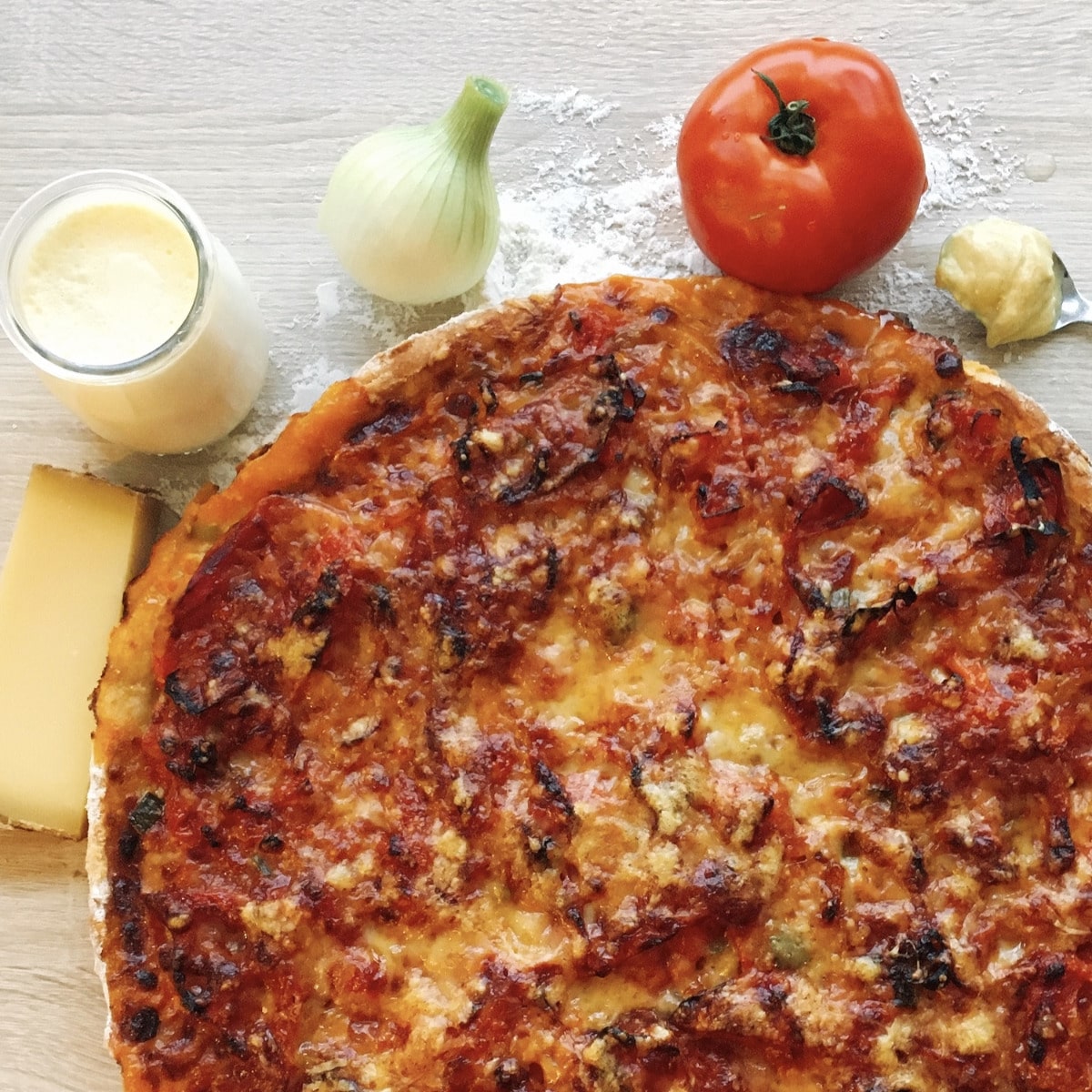 Tarte tomate Comté, pâte légère