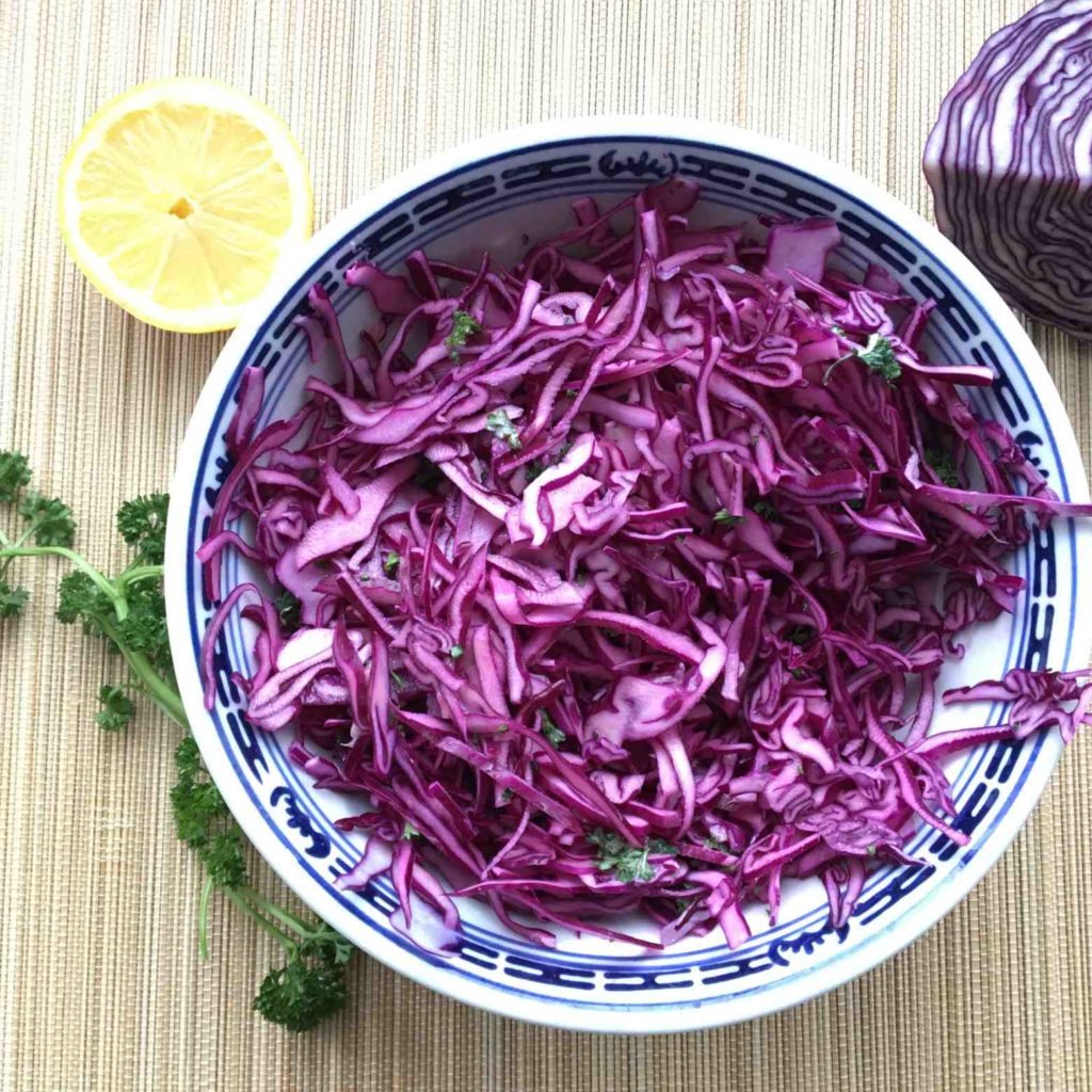 Salade de chou rouge crème-citron-herbes