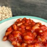 Haricots blancs à la sauce tomate.